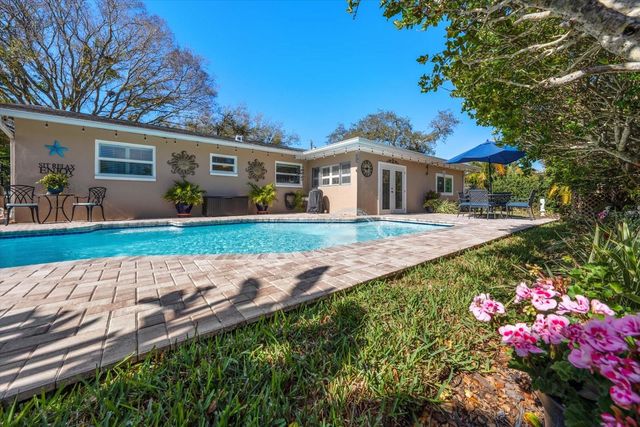 2233 SUNSET CIRCLE, Largo, FL 33774