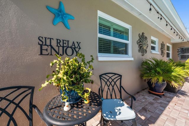 2233 SUNSET CIRCLE, Largo, FL 33774