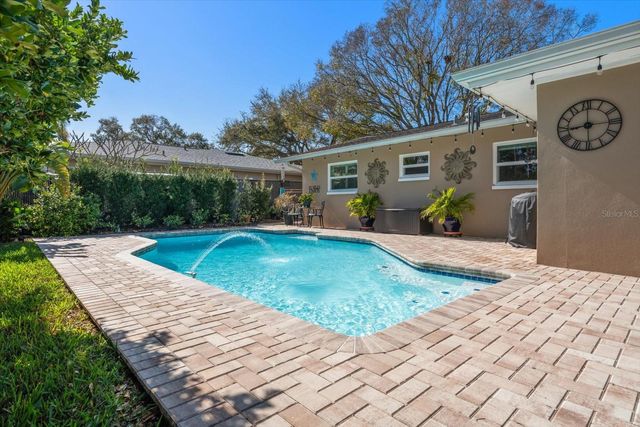 2233 SUNSET CIRCLE, Largo, FL 33774