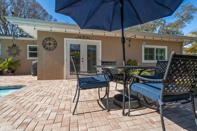 2233 SUNSET CIRCLE, Largo, FL 33774