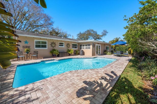 2233 SUNSET CIRCLE, Largo, FL 33774