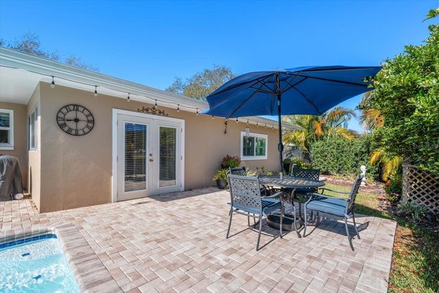 2233 SUNSET CIRCLE, Largo, FL 33774