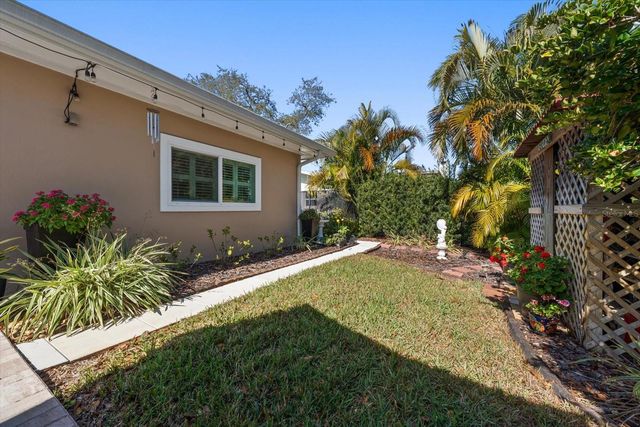 2233 SUNSET CIRCLE, Largo, FL 33774