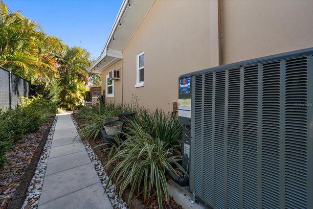 2233 SUNSET CIRCLE, Largo, FL 33774