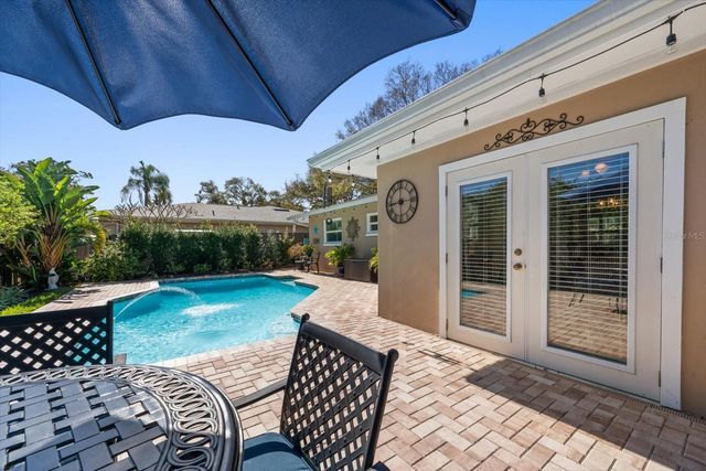 2233 SUNSET CIRCLE, Largo, FL 33774