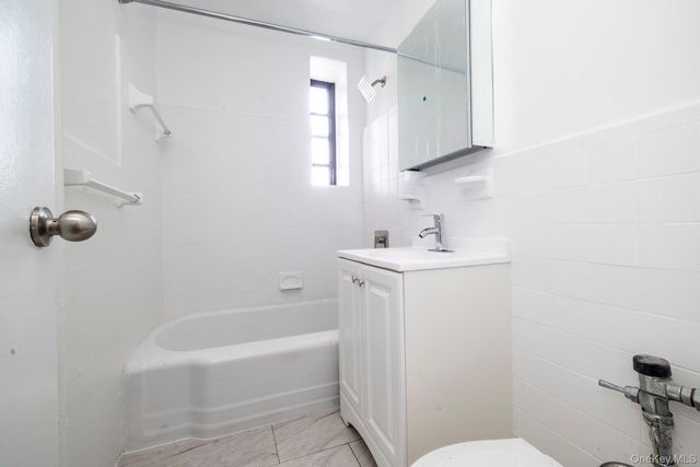 10-40 Neilson Street 2-C, Far Rockaway, NY 11691