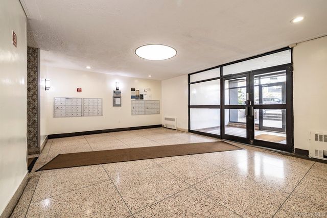 10-40 Neilson Street 2-C, Far Rockaway, NY 11691