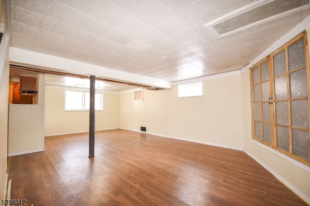 31 Aberdeen Ct, Haledon Boro, NJ 07508