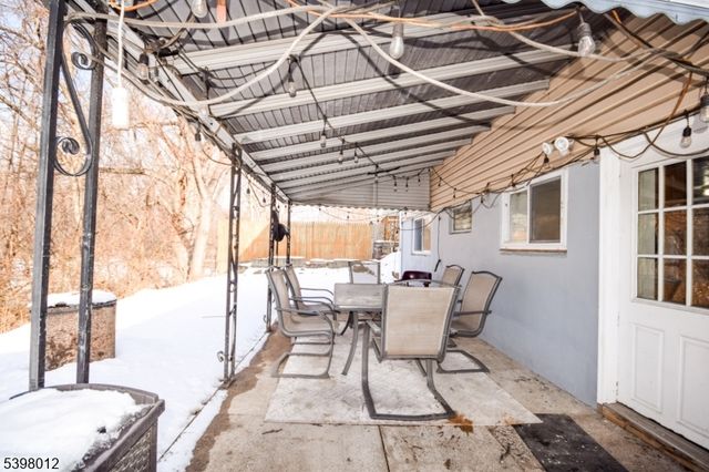 31 Aberdeen Ct, Haledon Boro, NJ 07508