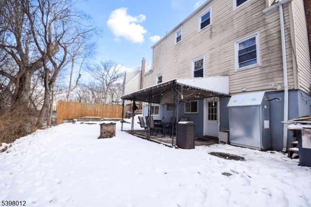 31 Aberdeen Ct, Haledon Boro, NJ 07508