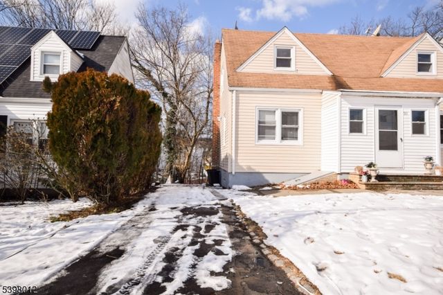 31 Aberdeen Ct, Haledon Boro, NJ 07508