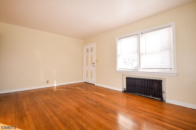 31 Aberdeen Ct, Haledon Boro, NJ 07508