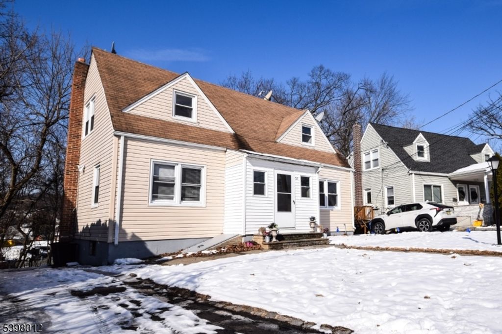 31 Aberdeen Ct, Haledon Boro, NJ 07508