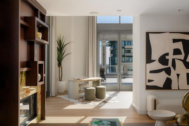 645 Front St 2204, San Diego, CA 92101