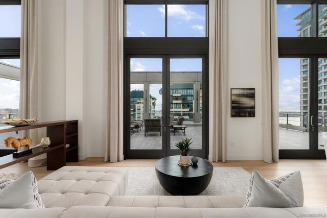 645 Front St 2204, San Diego, CA 92101