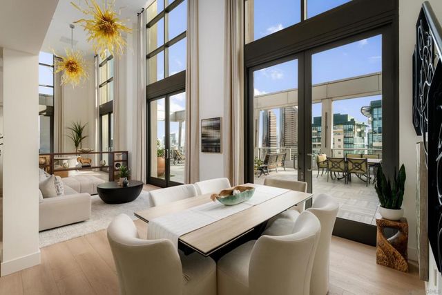 645 Front St 2204, San Diego, CA 92101