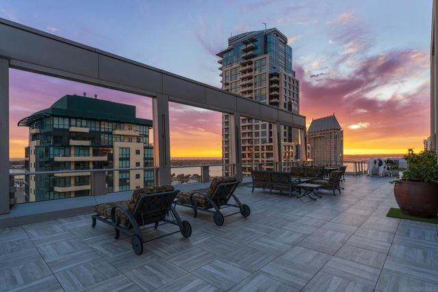 645 Front St 2204, San Diego, CA 92101