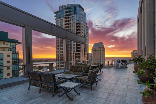 645 Front St 2204, San Diego, CA 92101