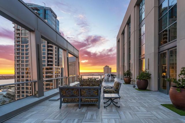 645 Front St 2204, San Diego, CA 92101