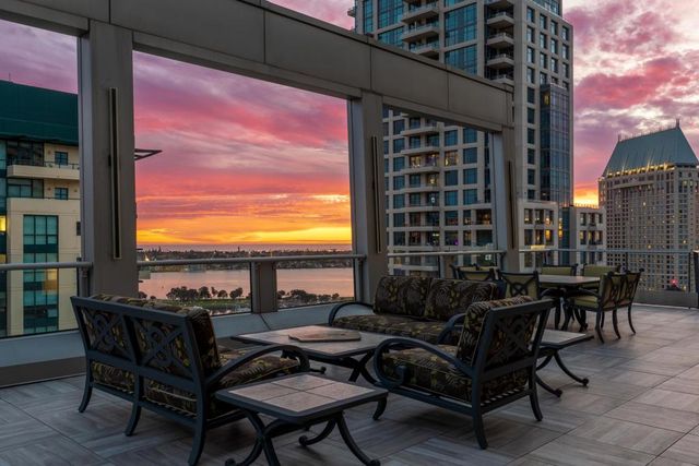 645 Front St 2204, San Diego, CA 92101