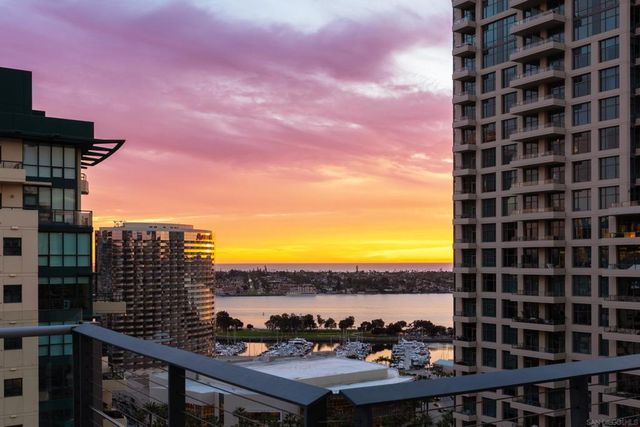 645 Front St 2204, San Diego, CA 92101