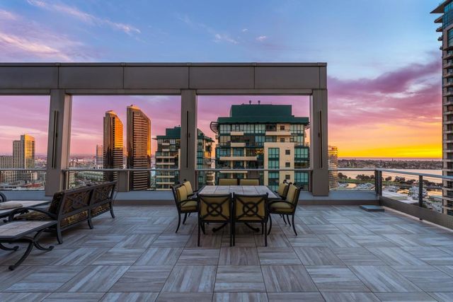 645 Front St 2204, San Diego, CA 92101