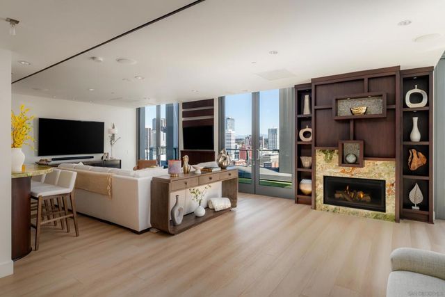 645 Front St 2204, San Diego, CA 92101