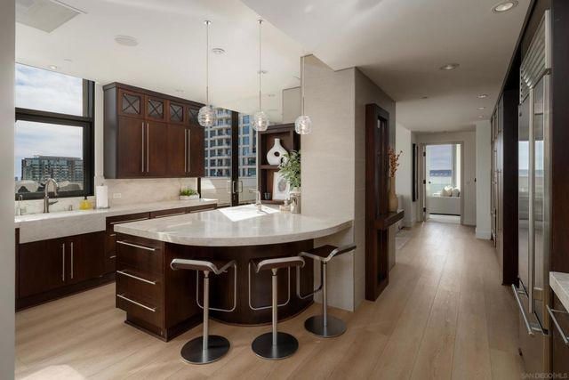 645 Front St 2204, San Diego, CA 92101