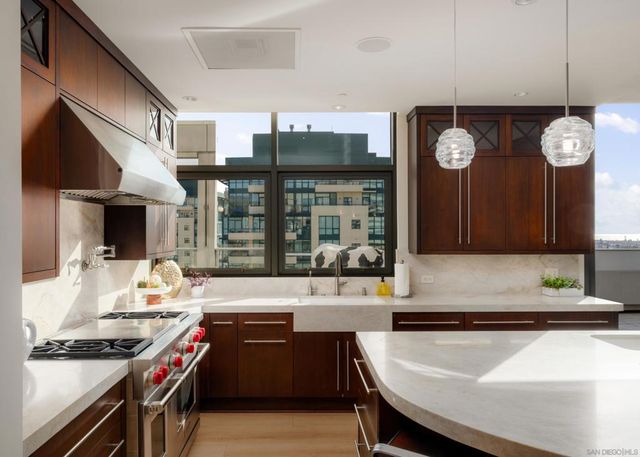 645 Front St 2204, San Diego, CA 92101