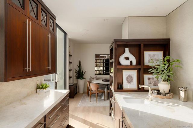 645 Front St 2204, San Diego, CA 92101