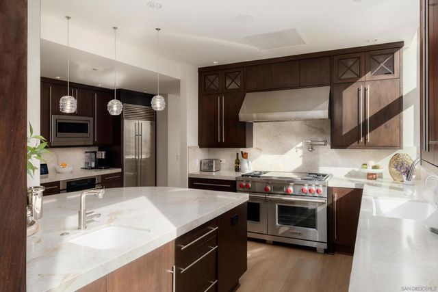 645 Front St 2204, San Diego, CA 92101