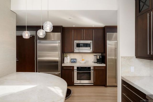 645 Front St 2204, San Diego, CA 92101