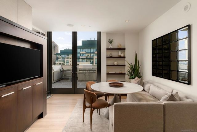 645 Front St 2204, San Diego, CA 92101