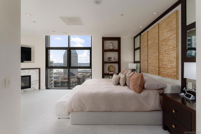 645 Front St 2204, San Diego, CA 92101