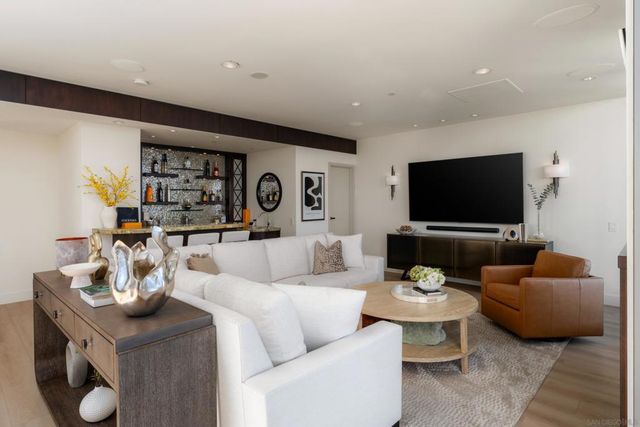 645 Front St 2204, San Diego, CA 92101