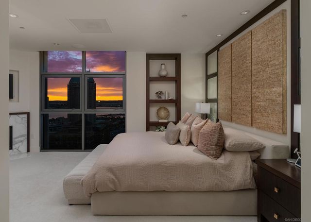 645 Front St 2204, San Diego, CA 92101