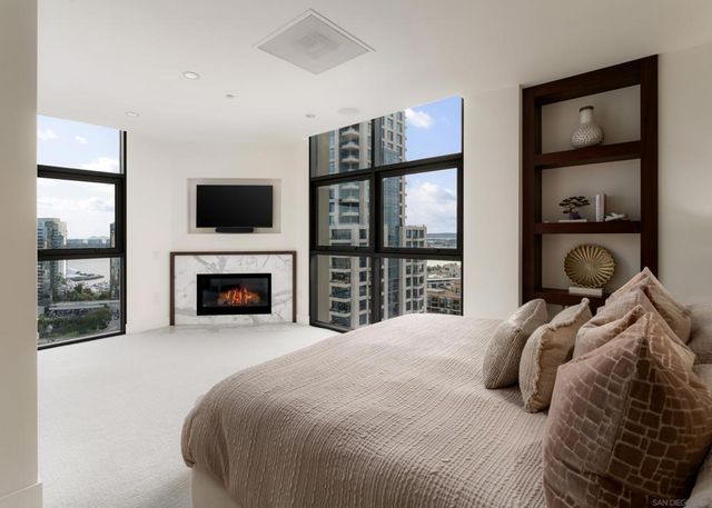 645 Front St 2204, San Diego, CA 92101