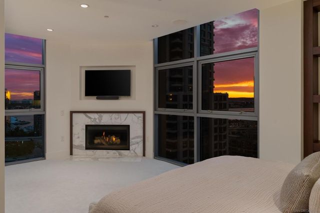 645 Front St 2204, San Diego, CA 92101