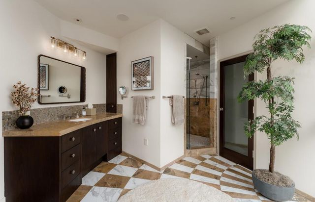 645 Front St 2204, San Diego, CA 92101