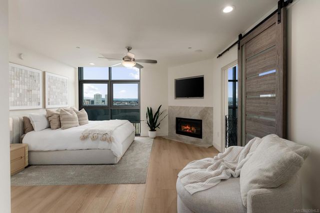 645 Front St 2204, San Diego, CA 92101