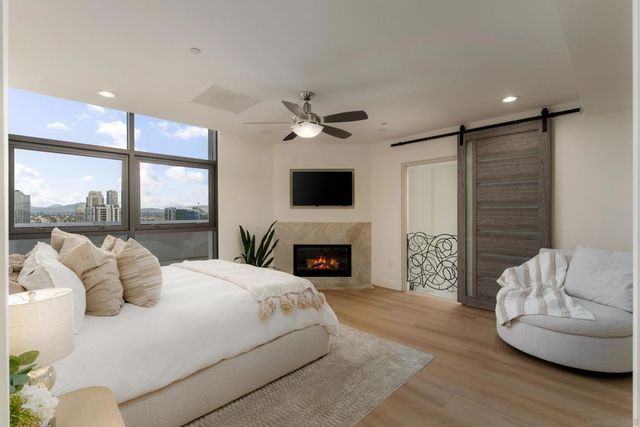 645 Front St 2204, San Diego, CA 92101