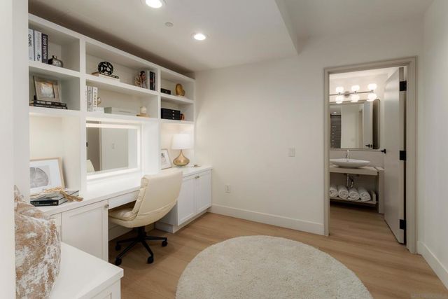 645 Front St 2204, San Diego, CA 92101