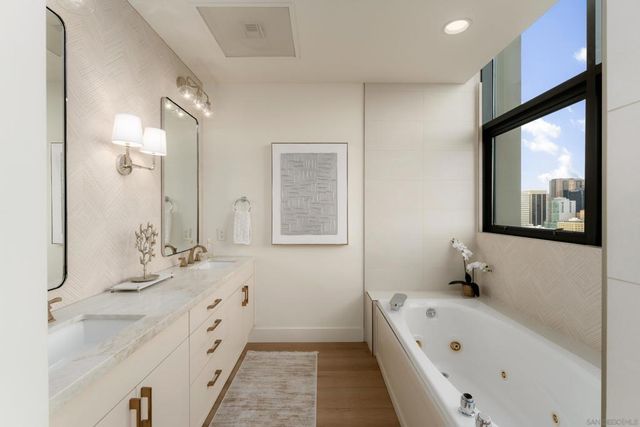 645 Front St 2204, San Diego, CA 92101