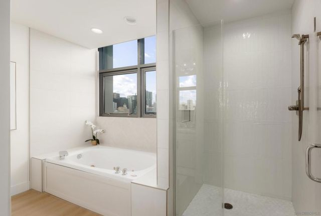 645 Front St 2204, San Diego, CA 92101