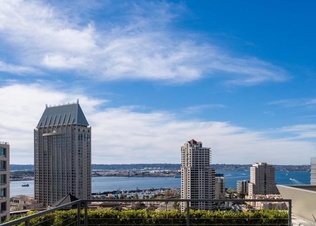 645 Front St 2204, San Diego, CA 92101