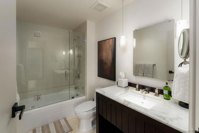 645 Front St 2204, San Diego, CA 92101