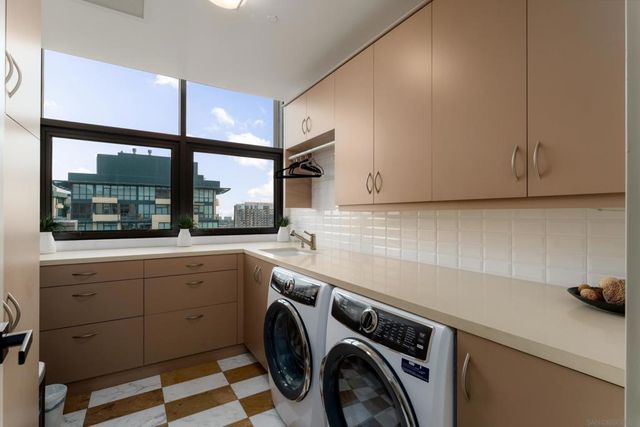 645 Front St 2204, San Diego, CA 92101