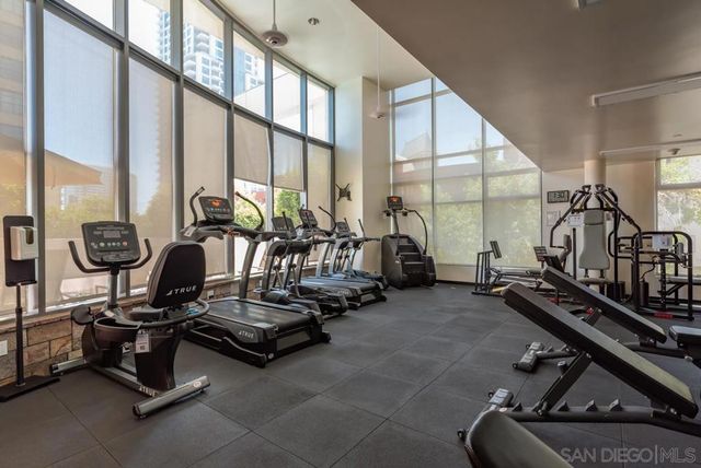 645 Front St 2204, San Diego, CA 92101