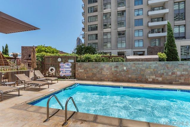 645 Front St 2204, San Diego, CA 92101