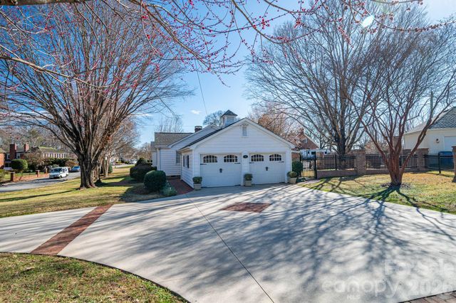 18 Circle Drive, Belmont, NC 28012